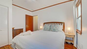 House, Multiple Beds, Patio, Garden View (Belmont Shore Cottage) | 3 bedrooms, individually decorated, individually furnished, bed sheets