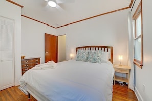 Ferienhaus, Mehrere Betten, Terrasse, Gartenblick (Belmont Shore Cottage) | 3 Schlafzimmer, individuell dekoriert, individuell eingerichtet