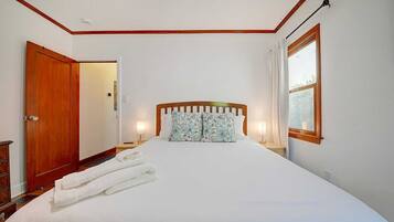 Maison, plusieurs lits, patio, vue jardin (Belmont Shore Cottage)
