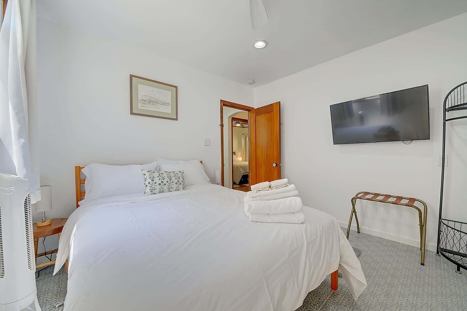 單棟房屋, 多張床, 露台, 花園景 (Belmont Shore Cottage) | 3 間睡房、獨特設計、獨特裝修、床單