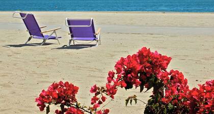 Belmont Shore Coastal Cottage - Cozy Home for 6 - 2 Blocks to Beach