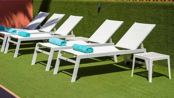 ๋น๋ผ | ํ
๋ผ์ค/ํํฐ์ค