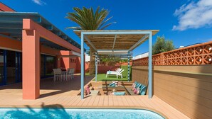 Pool - Villa in Corralejo Near the Beach (La Oliva)