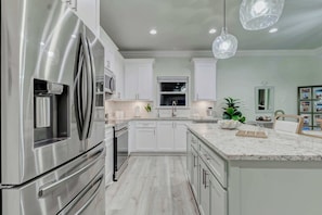 Fridge, microwave, oven, stovetop - Sea Bean, Brand New Beachfront Beauty, Sleeps 6 (Crystal Beach)
