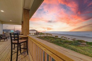 Property grounds - Sea Bean, Brand New Beachfront Beauty, Sleeps 6 (Crystal Beach)