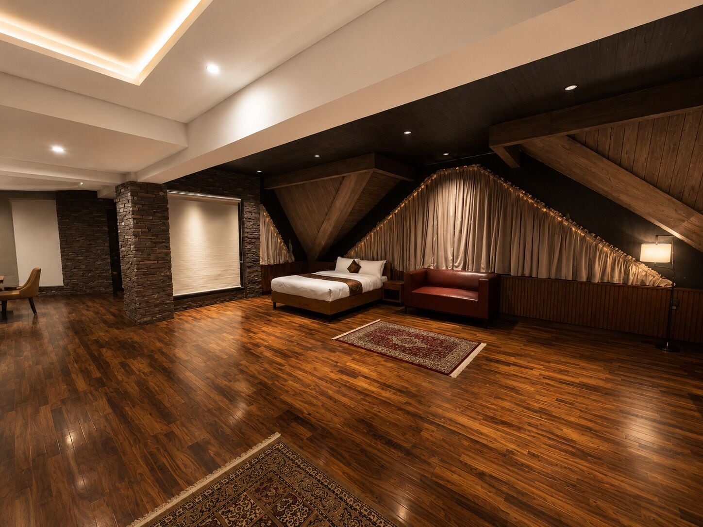 Executive Suite | Premium bedding, down comforters, desk, laptop workspace