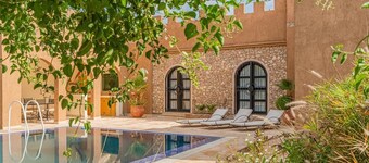 Palais ALSHAMS Experience Sahara Piscine Garden, 5 minutes from the ocean. Unique