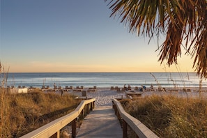 On the beach - Commodore 1106 – Luxury Gulf-Front 3BR Retreat | VIP Beach Service Included (Panama City Beach)