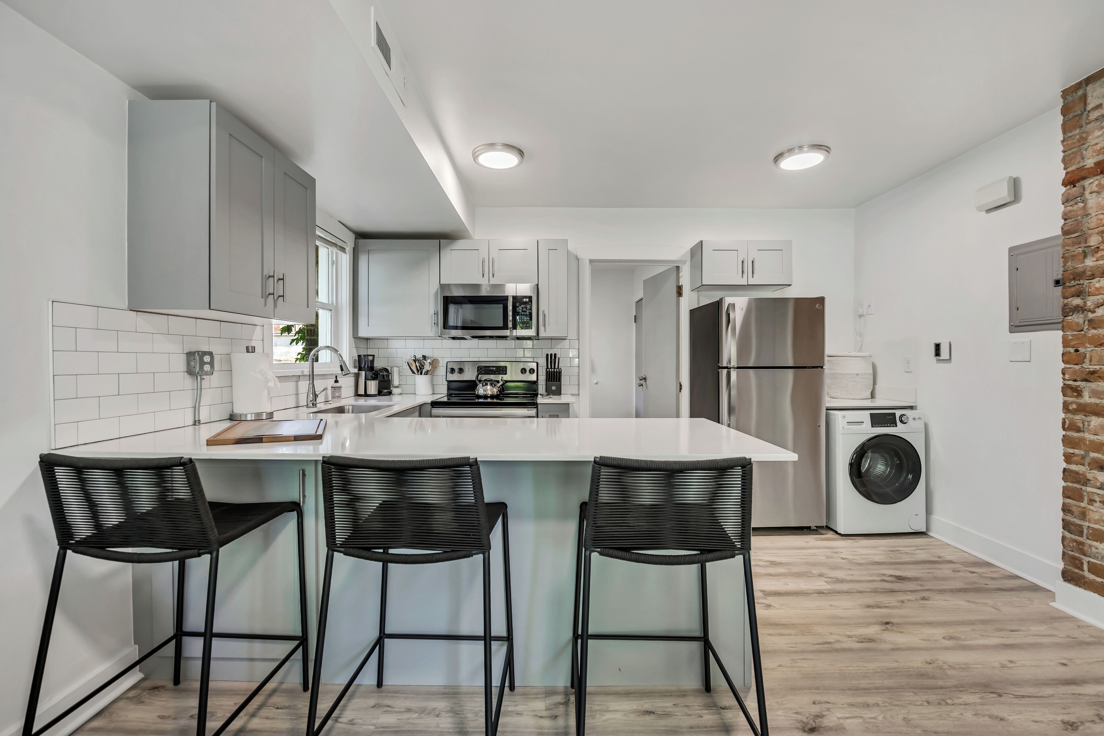 Microondas, horno, parrilla de estufa y lavavajillas 