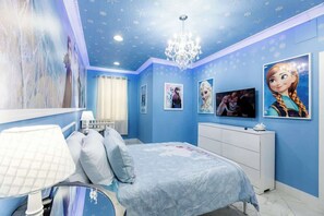 5 bedrooms, desk, iron/ironing board, WiFi - Fully Themed 5BR w/ Pool + Arcade | Resort Access! (Davenport)