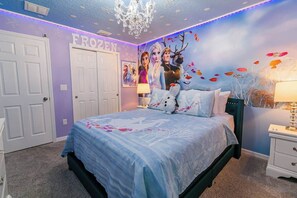 5 bedrooms, iron/ironing board, WiFi, bed sheets