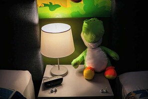 5 bedrooms, iron/ironing board, WiFi, bed sheets