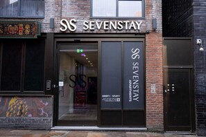 Exterior detail - Sevenstay Fleet Apt10 (Merseyside)