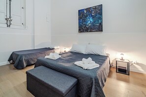 1 Schlafzimmer, Schreibtisch, Bügeleisen/Bügelbrett, Reisekinderbett