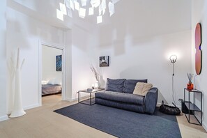 Smart-TV, Bücher, Computerbildschirme