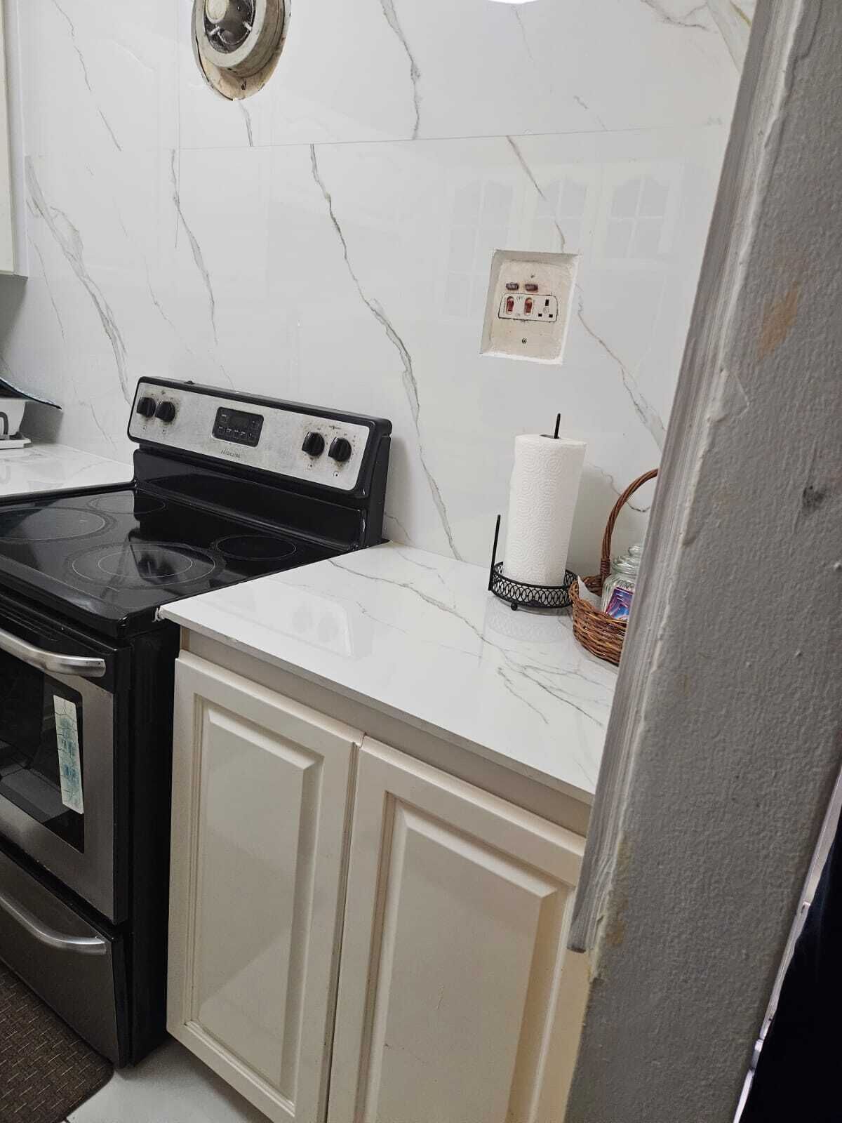 Micro-ondes, four, plaque de cuisson