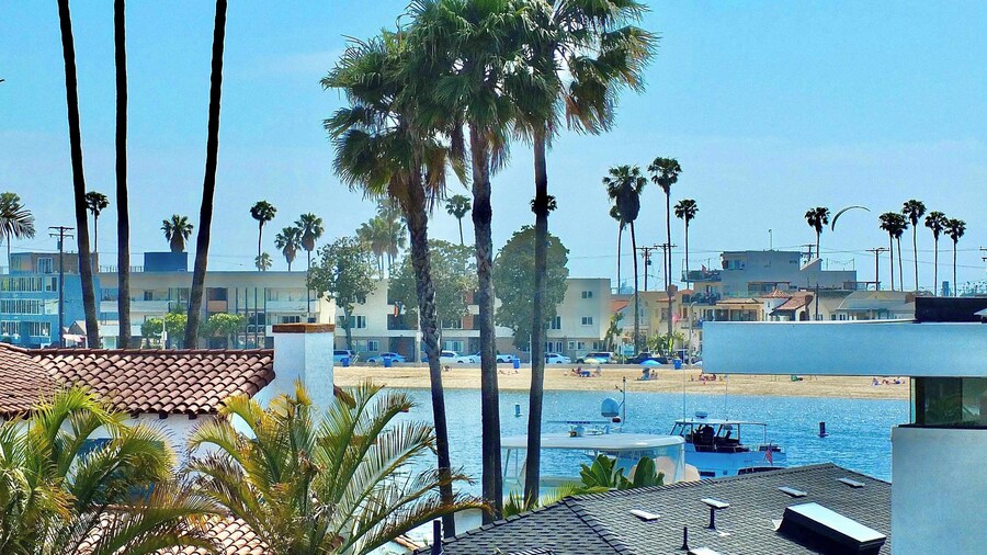 Naples Luxury Retreat - 3 BDR Stay for 6 With Rooftop Patio