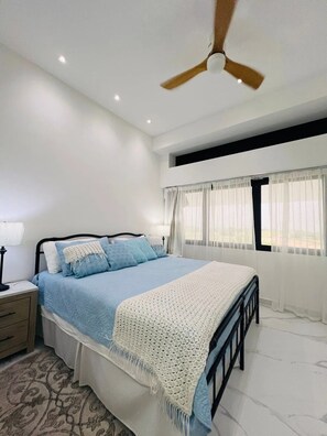 3 chambres, fer et planche à repasser, Wi-Fi gratuit, draps fournis
