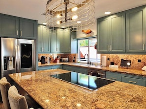 House, Multiple Beds, Patio (Naples Luxury 2BD ) | Private kitchen | Fridge, microwave, oven, stovetop