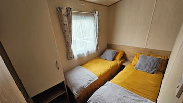 2 bedrooms, iron/ironing board, WiFi, bed sheets