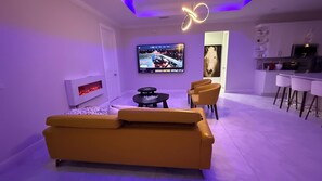 Smart TV, fireplace