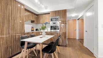 Apartment, City View | In-room dining