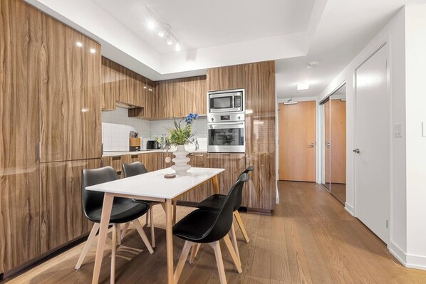 Apartment, City View | In-room dining