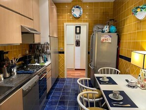 Private kitchen - Charming bed & breakfast in enchanting Roma with AC and WiFi. (Roma)