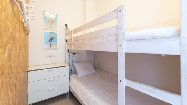 2 chambres, fer et planche à repasser