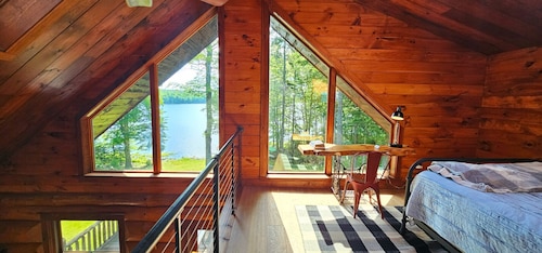 Beautiful Waterfront Log Cabin on Lake Brassua