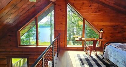 Beautiful Waterfront Log Cabin on Lake Brassua