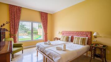 3 bedrooms, iron/ironing board