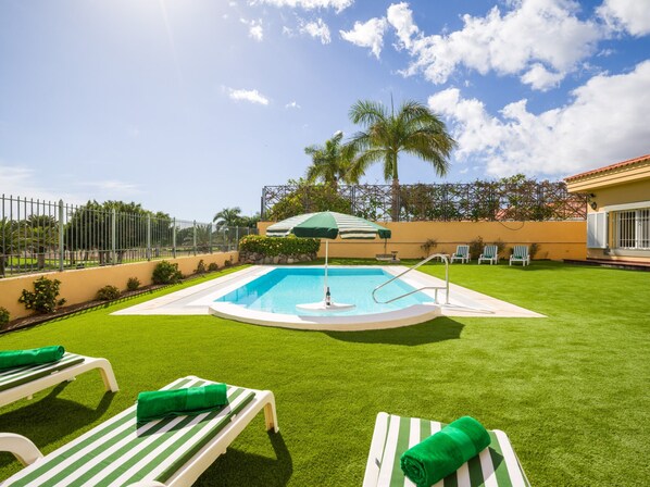 Chalet | Pool | Indoor pool, outdoor pool