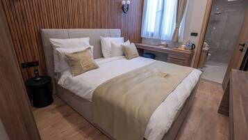 Standard Room, Non Smoking, City View | Egyptian cotton sheets, premium bedding, minibar, in-room safe