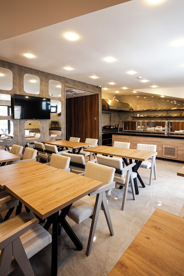 Free daily buffet breakfast - Kemer City Hotel istanbul Airport (Eyup)