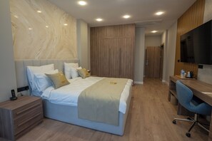 Superior Double Room, Non Smoking, City View | Egyptian cotton sheets, premium bedding, minibar, in-room safe - Kemer City Hotel istanbul Airport (Eyup)