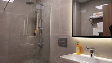 Executive Triple Room, Non Smoking | Bathroom | Shower, rainfall showerhead, free toiletries, hair dryer