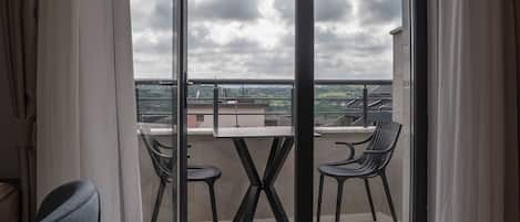 Deluxe Triple Room, Non Smoking, Valley View | Egyptian cotton sheets, premium bedding, minibar, in-room safe