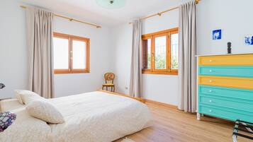 3 bedrooms, iron/ironing board