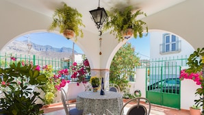 Outdoor dining - Chalet in Agaete Near Playa del Juncal (Agaete)