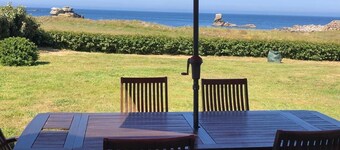 Charming family home-Lanidult: waterfront, sea view, verdant setting!