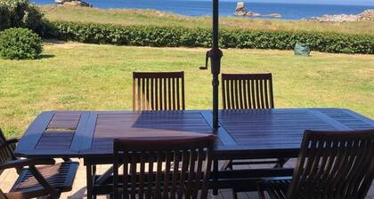 Charming family home-Lanidult: waterfront, sea view, verdant setting!