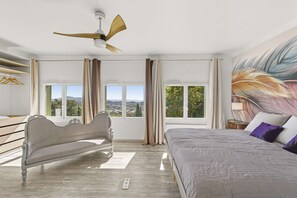 5 bedrooms, desk, iron/ironing board, travel crib