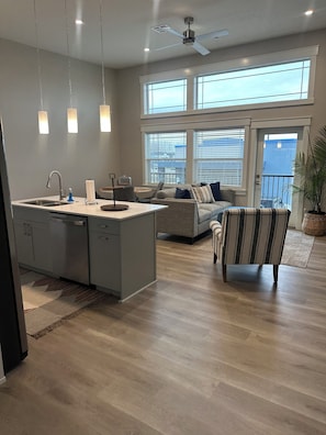 Smart TV, fireplace, books - Charming Condo in Star, ID, near shopping , Dining, spas and salon, with WiFi (Star)