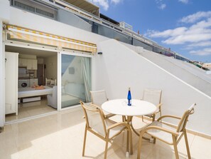 House | Outdoor dining - Charming Accommodation Located on Las Canteras Beach (Las Palmas de Gran Canaria)