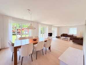 Interior - Spacious, bright vacation home within walking distance of only 500m to the beach, with beautiful garden (Dassow)