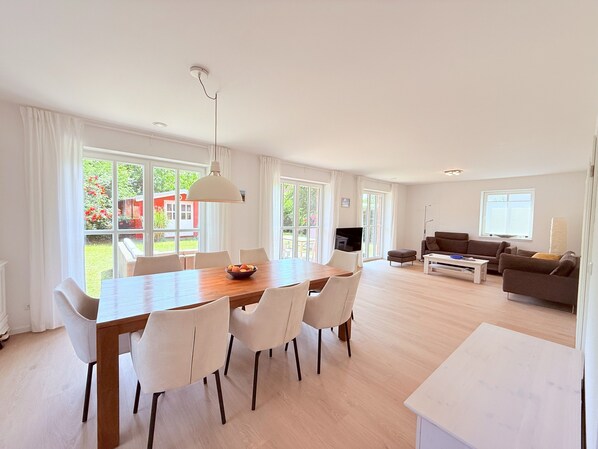 Interior - Spacious, bright vacation home within walking distance of only 500m to the beach, with beautiful garden (Dassow)