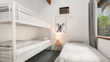 3 quartos, escrivaninha, Wi-Fi, roupa de cama