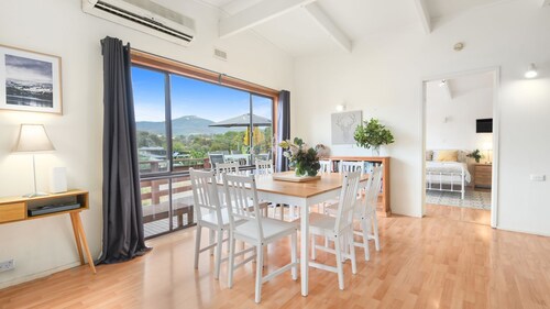 Redgum Apartment - Merrijig - Sleeps 7