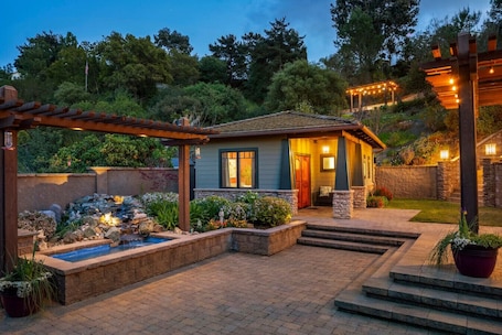 Exterior. Secluded Garden Cottage Walk to Shops + 55” TV